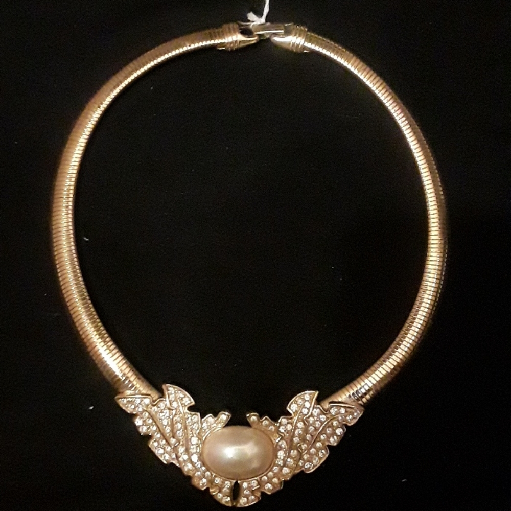 Tahari gold tone necklace